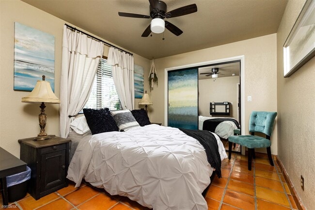 Building Photo - 2 br, 1 bath House - 37432 North Hidden Va...