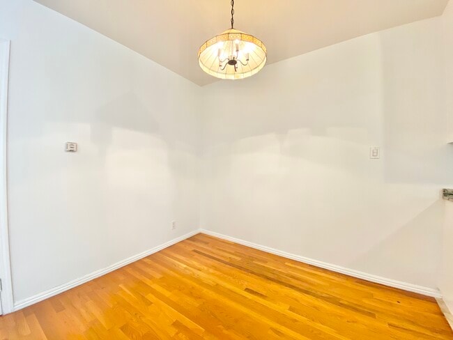Building Photo - 1320 S Ridgeley Dr