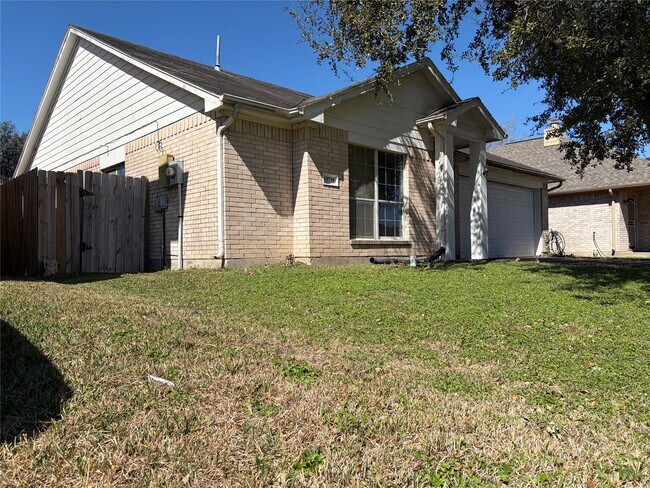 Foto del edificio - 15738 Boonridge Rd