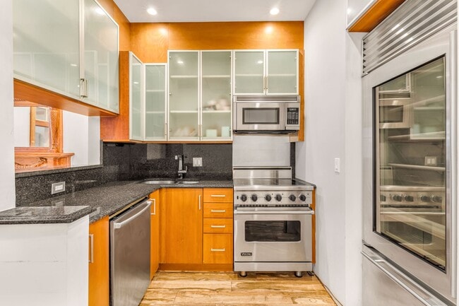 Building Photo - 50 W 91st St