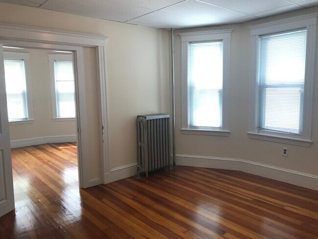 Building Photo - 93 Marion St