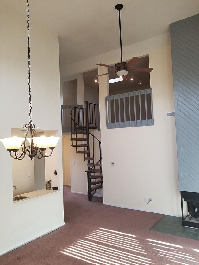 Foto del edificio - 40 Foxtail Ct