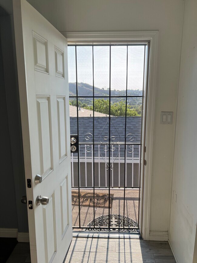 Side Door - 4965 Lynnfield St