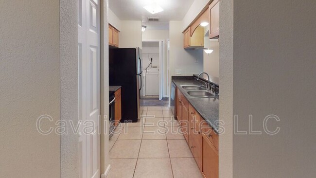 Foto del edificio - 10100 Sailwinds Blvd N