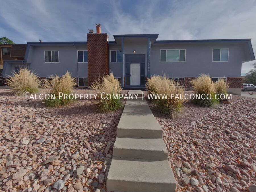 Primary Photo - Inviting Apartment in Village 7! - Approve...