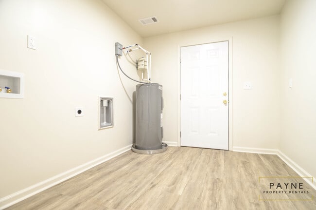 Foto del edificio - 1210 Zuber St