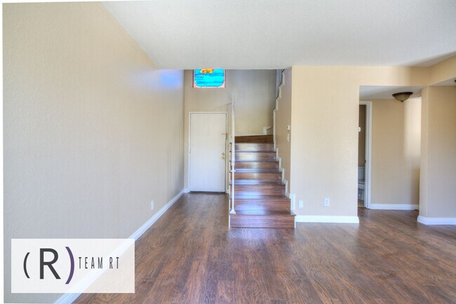 Foto del edificio - Charming Townhouse in a Gated Community