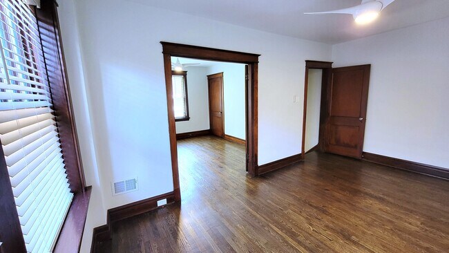 Foto del edificio - 5537 Holly Hills Ave