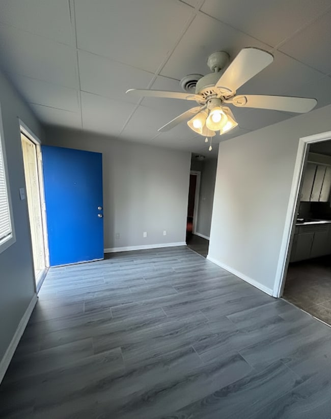 Building Photo - 504 Maplewood Dr