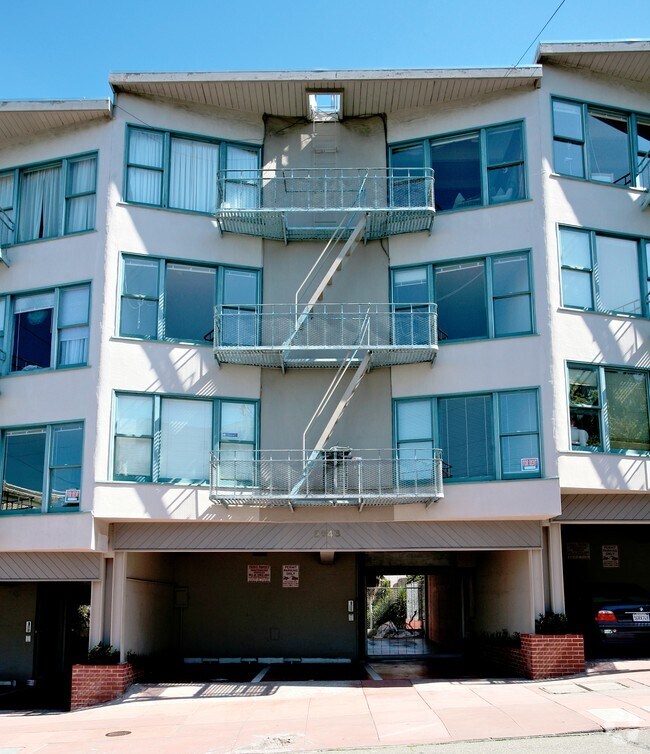 Building Photo - 2648 Gough St