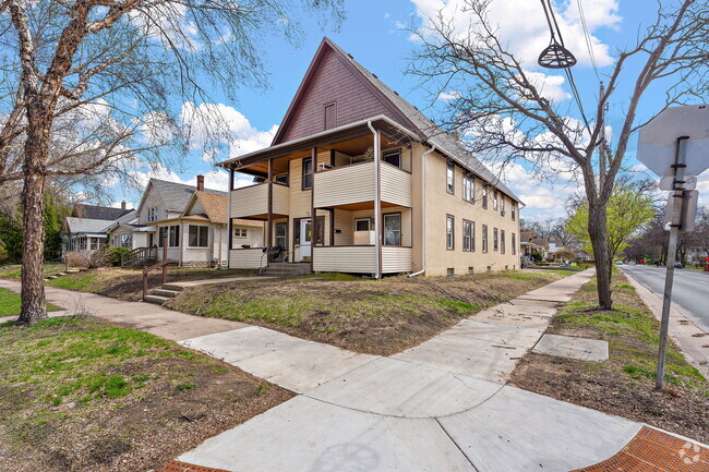 Building Photo - 3101 E 24th St