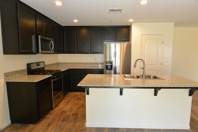 Foto del edificio - 2132 E Woodsville Dr