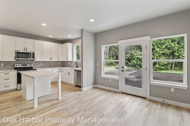 Building Photo - 3 br, 2.5 bath House - 13305 Gibralter Rd