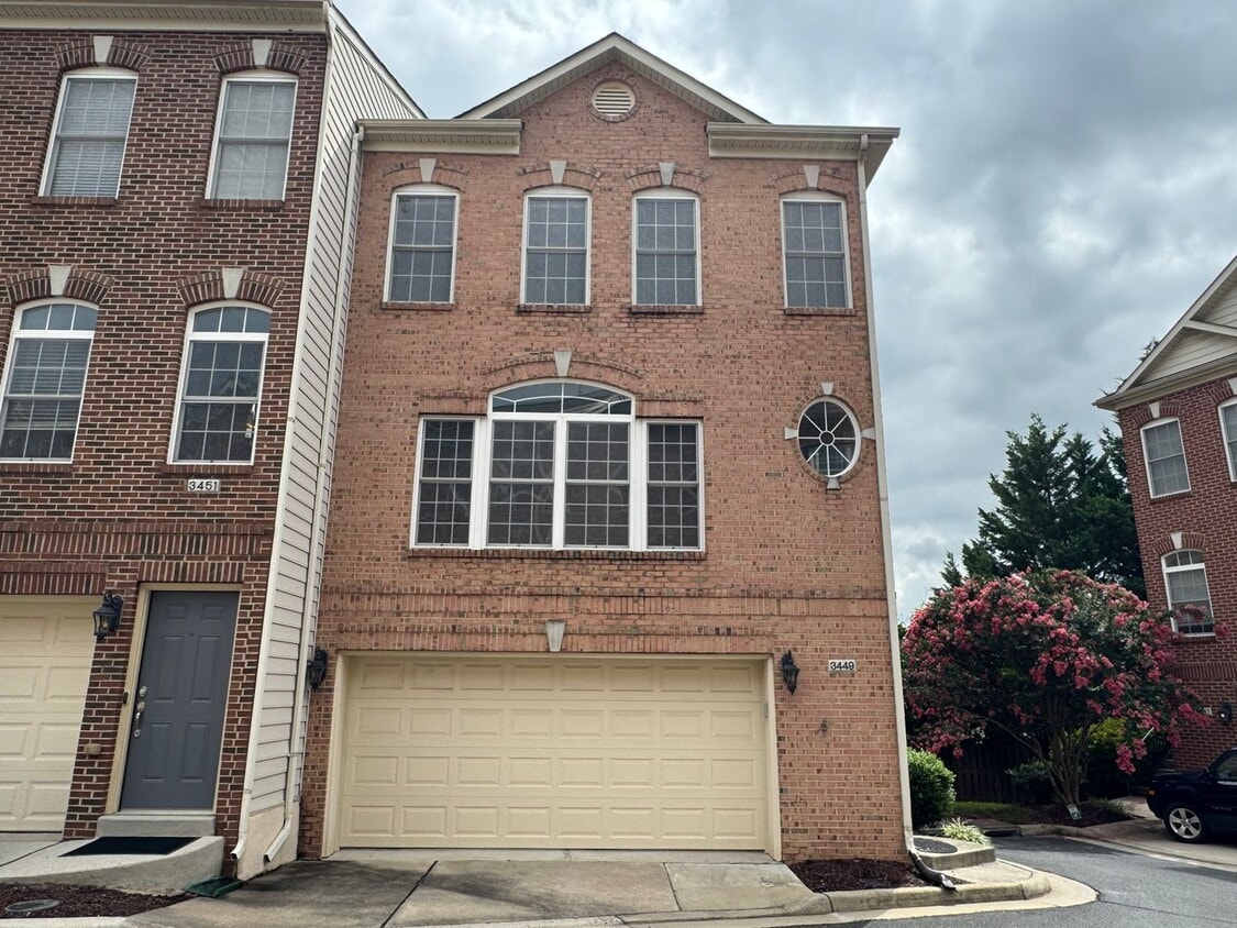 Gorgeous 4 Bed 3 Bath End Unit Brick Townh... - Gorgeous 4 Bed 3 Bath End Unit Brick Townh...