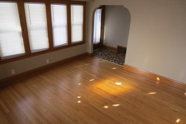 Living Room view to front entry - 1962 S 92nd St