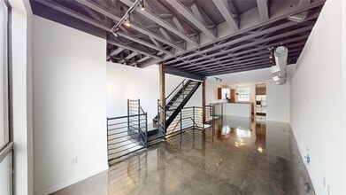 Building Photo - 310 S Jensen Dr