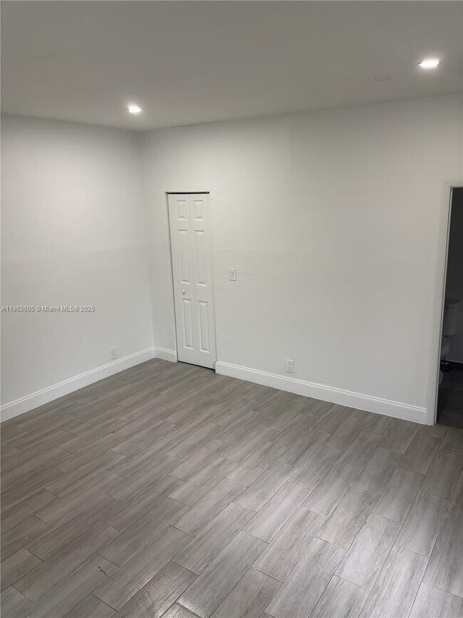 Foto del edificio - 9301 NW 4th Ave