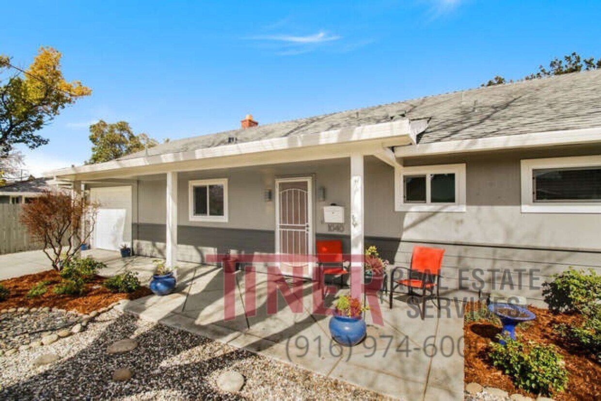Primary Photo - 1040 Hampton Rd