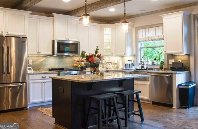 Foto del edificio - 1242 N Cliff Valley Way NE