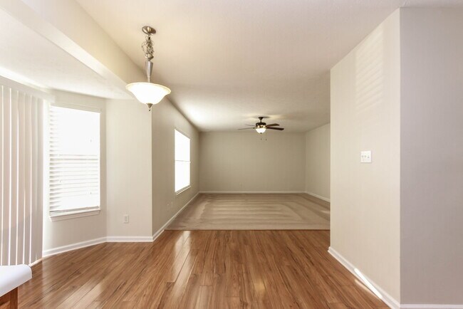 Foto del edificio - 1237 Silver Ridge Ln