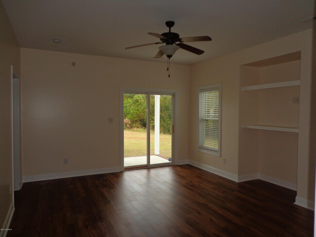 Building Photo - 118 Charleston Park Ln
