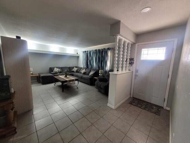 Entry and Living Area - 3073 Pintail Dr
