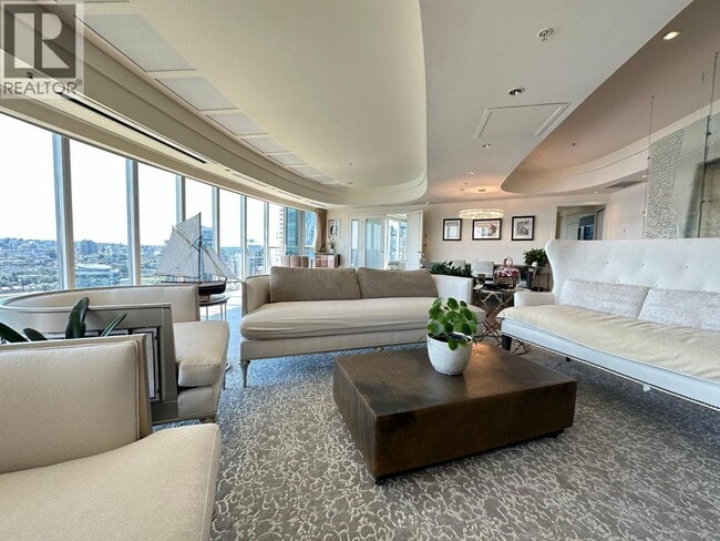 Building Photo - 388 Drake St