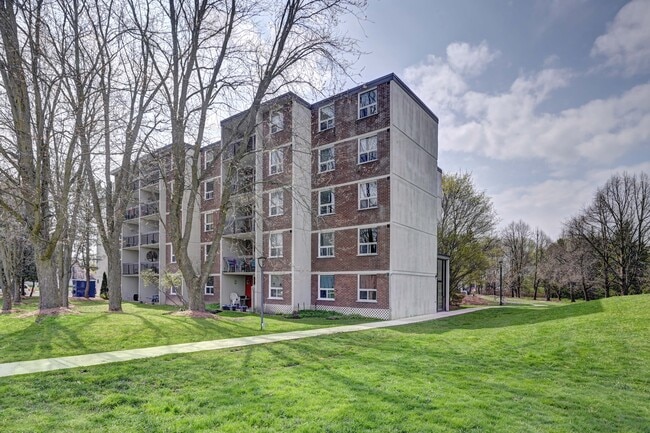 Photo du bâtiment - Campbell Court Apartments