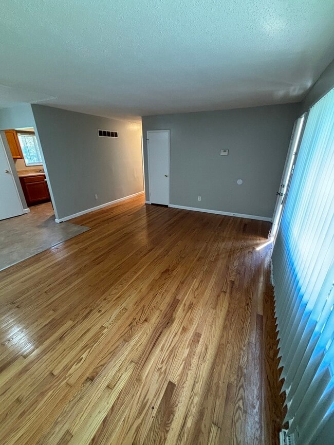 Building Photo - 10116 Crown Point Dr