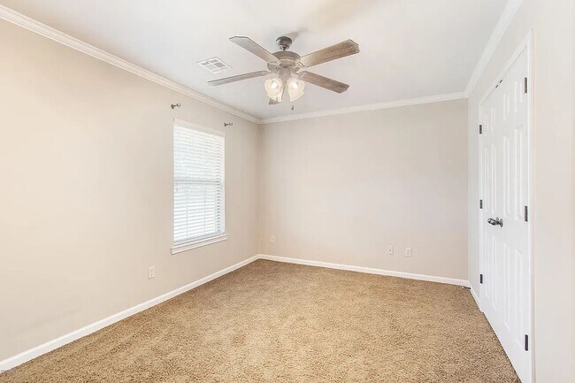 Building Photo - 120 Deraney Ln