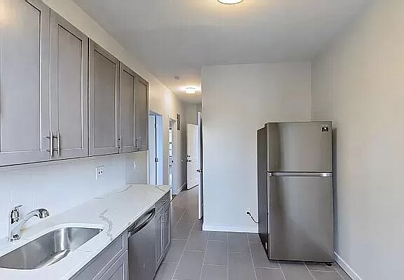 Kitchen - 1244 Putnam Ave