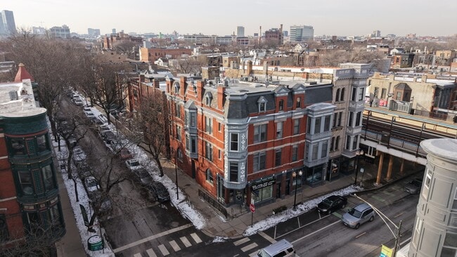 Building Photo - 935 W Armitage Ave