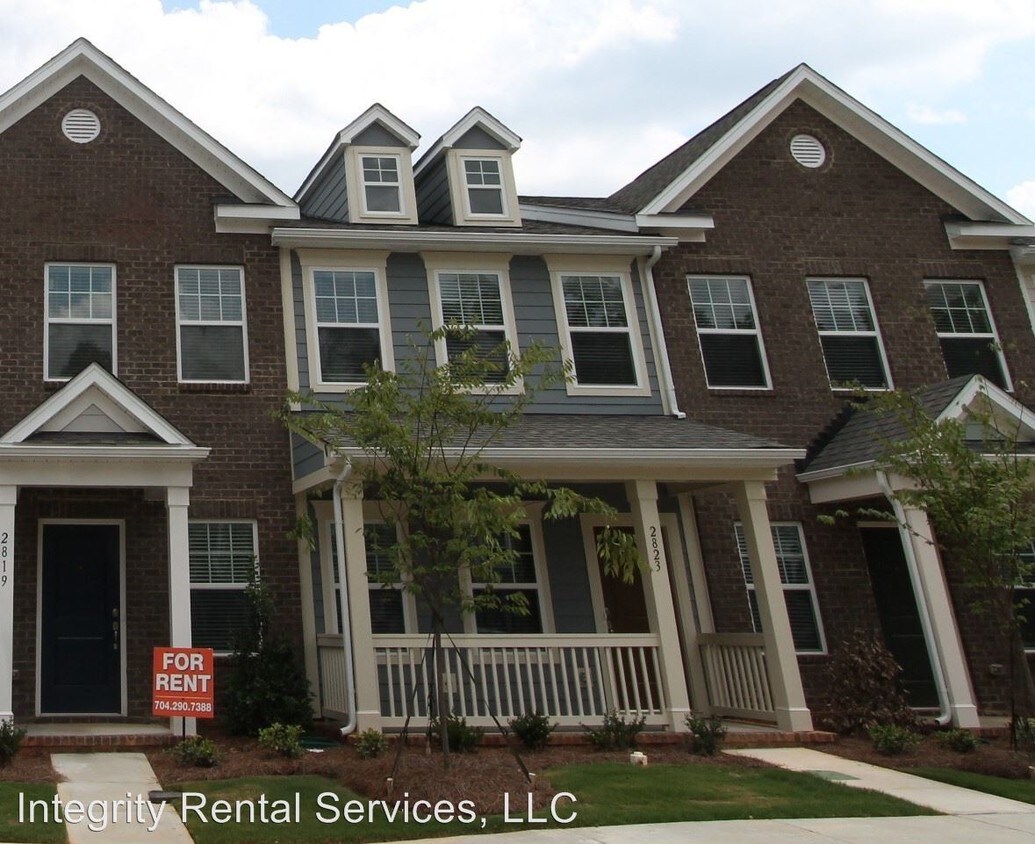 Foto principal - 2807-2831 Grace Green Ct