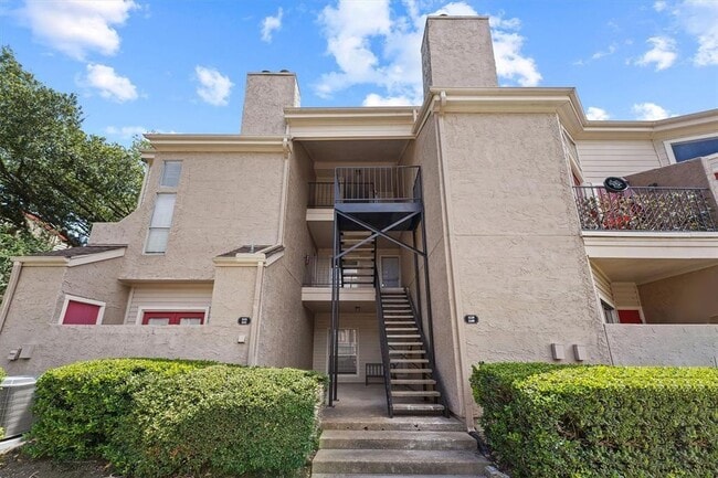 Building Photo - 10855 Meadowglen Ln