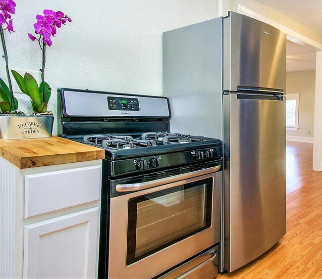 Beautiful Remodeled Apt - 1209 Pine St