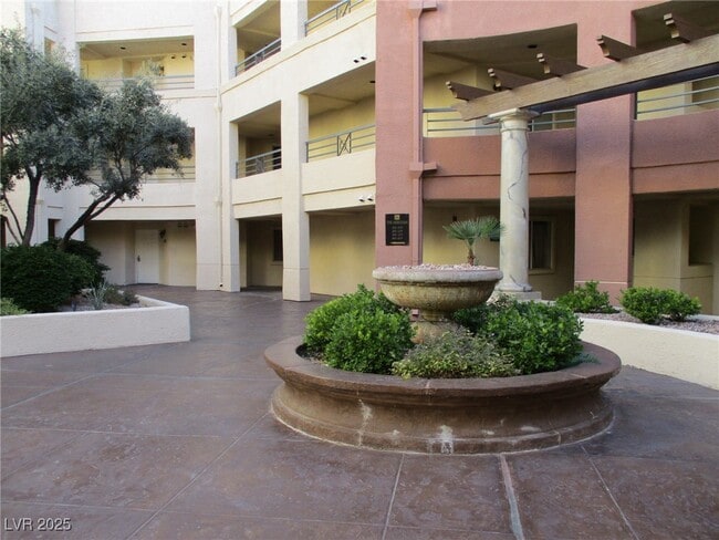 Building Photo - 270 E Flamingo Rd