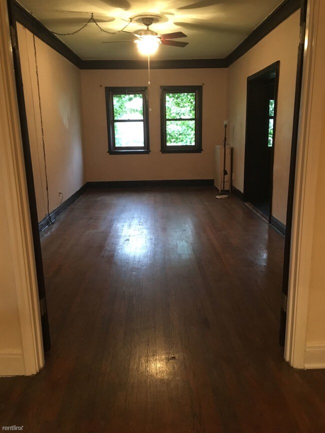Foto del edificio - 2 br, 1 bath Condo - 5716 S Kenwood Ave Apt 2