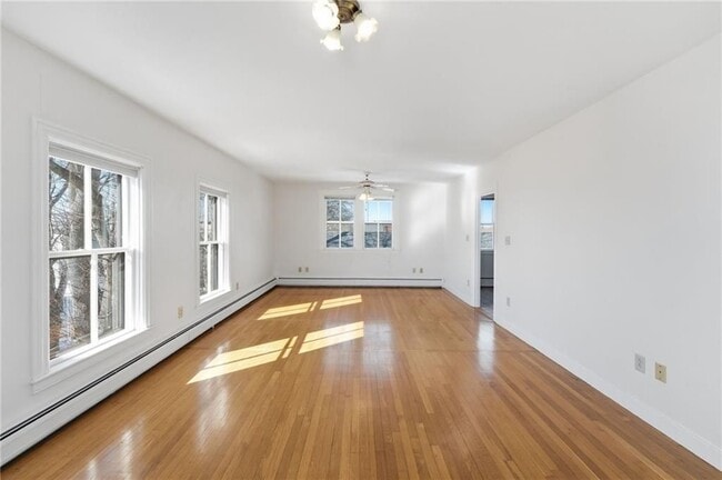 Building Photo - 686 Hope St