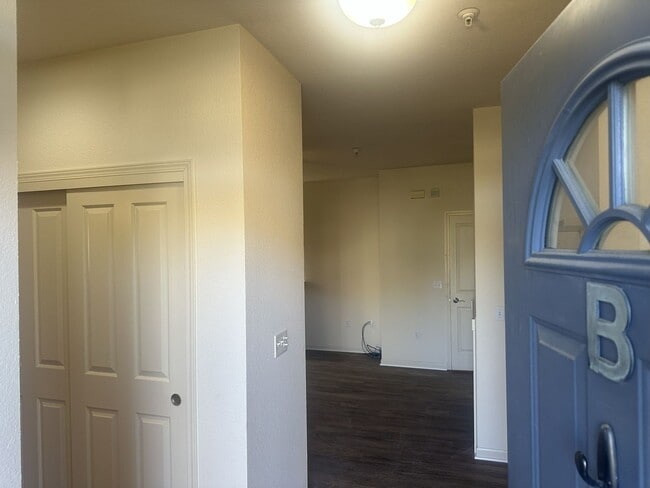 Building Photo - Spacious and Convenient – 3 Bedroom / 3 Ba...