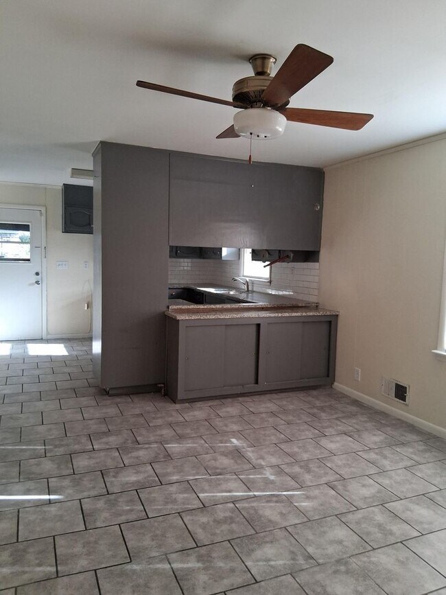 Building Photo - Center Point/Birmingham