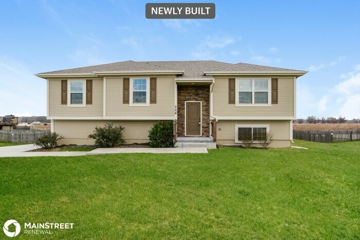 Primary Photo - 206 Golfview Dr, Pleasant Hill, MO 64080