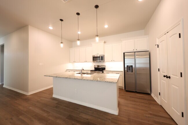 Foto del edificio - 421 Holstein Dr