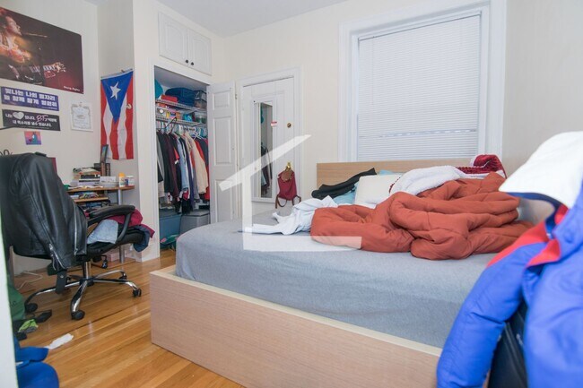 Foto del edificio - 77 Thatcher St