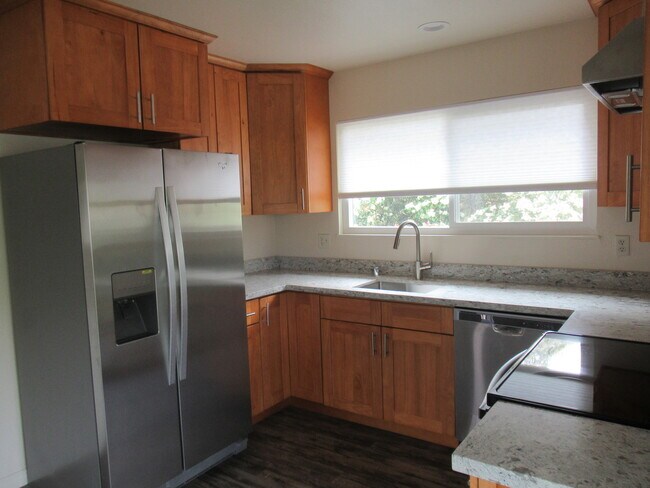 Building Photo - Fleming Manor