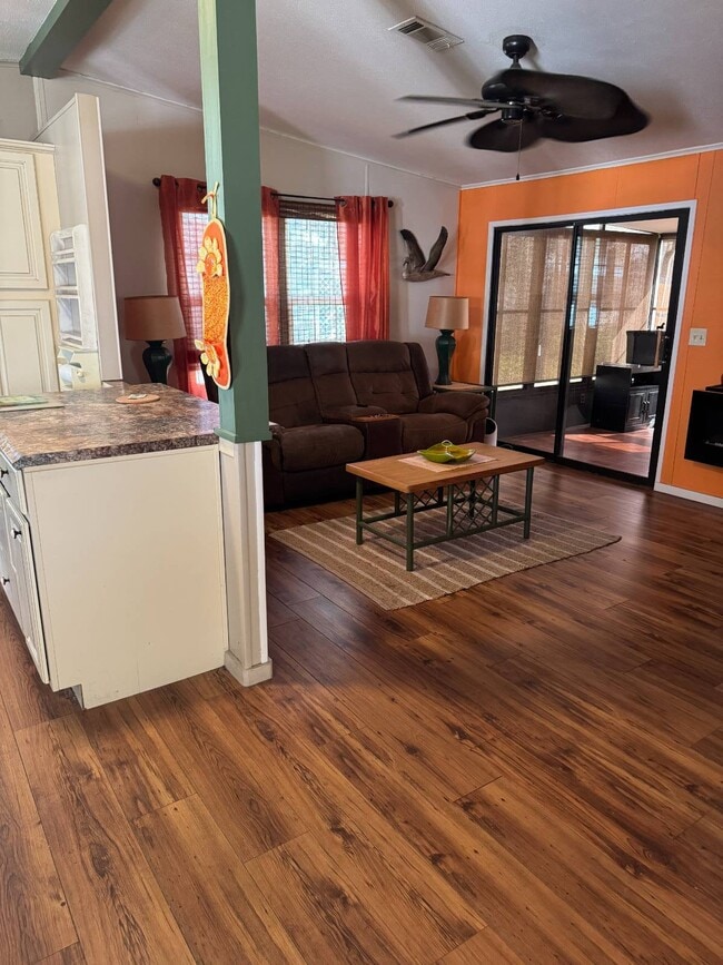 Foto del edificio - 638 N Edgewater Dr