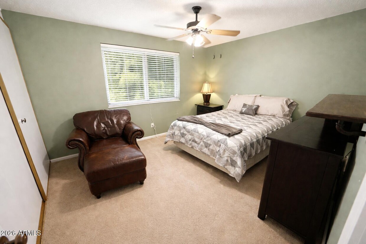 Building Photo - 6441 E Butte St