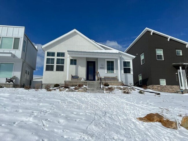 Building Photo - 6691 Woods Rose Dr