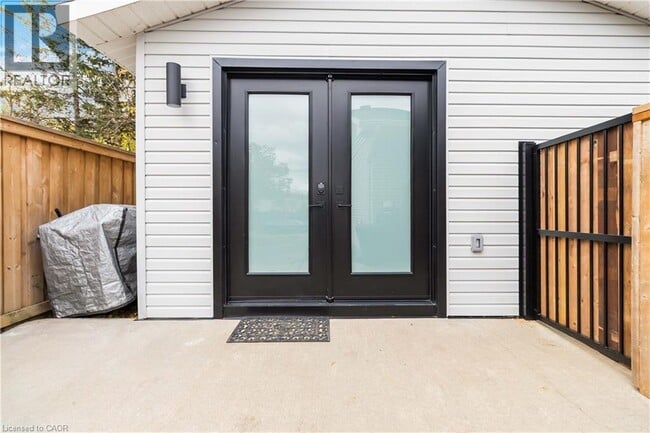 Building Photo - 1332 Majestic Dr