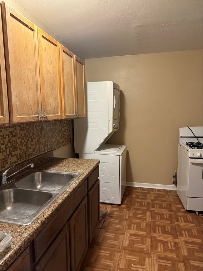 Building Photo - 7301 Hummingbird Ln