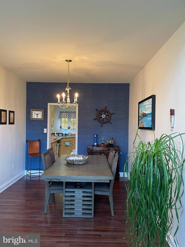 Foto del edificio - 8 Hemlock Ln